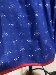 Sukně do folklorní gumy s jemným barevným vzorem - modrotisk 2