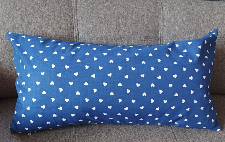 Povlak na polštář - malé srdíčka na modrém podkladu
