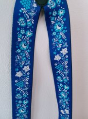 Pánské šle s potiskem - drobný folklor bílé na modré