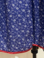 Sukně do folklorní gumy s jemným barevným vzorem - modrotisk 1