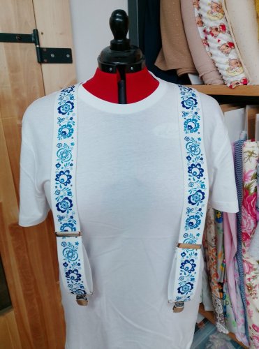 Pánské šle s potiskem -  folklor modré na bíle
