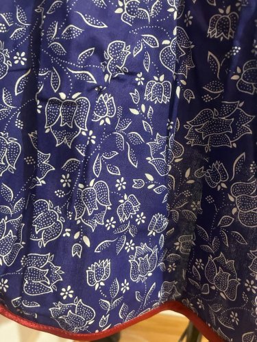 Sukně do folklorní gumy s jemným barevným vzorem - modrotisk 3