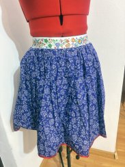 Sukně do folklorní gumy s jemným barevným vzorem - modrotisk 3