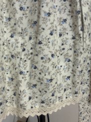 Zavinovací sukně skládaná - jemné kvítečka modré