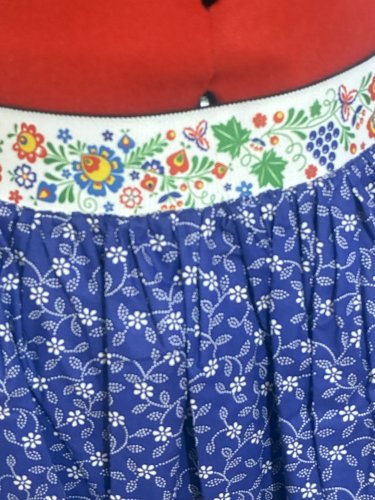 Sukně do folklorní gumy s jemným barevným vzorem - modrotisk 1