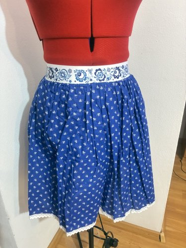 Sukně do folklorní gumy se vzorem jablučko modré- modrotisk 3