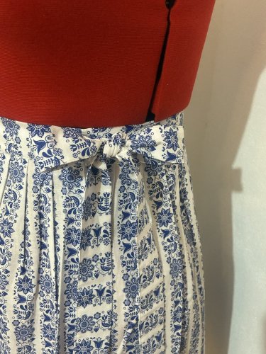 Zavinovací sukně skládaná - modrotisk v pruzích