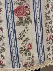 Zavinovací sukně skládaná - růžičky a modrý proužek